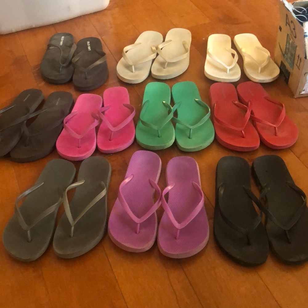 Lot of 10 old navy flip flops size 9
